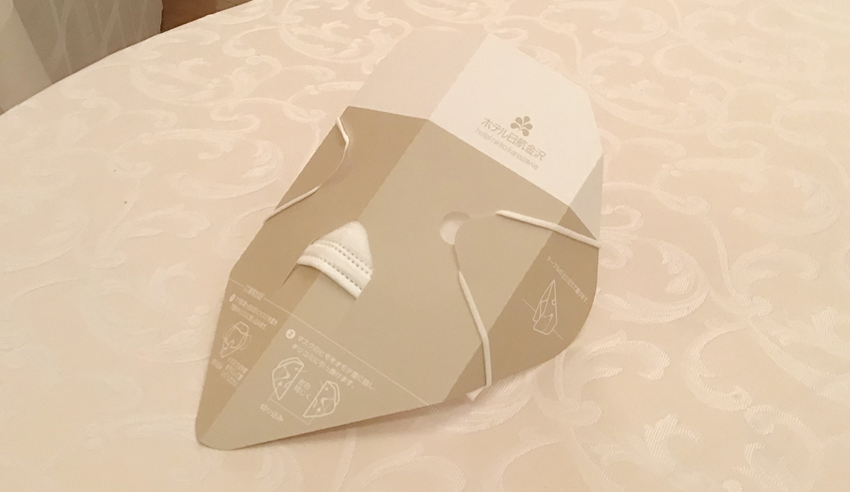 ホテル日航金沢_手に持つマスク